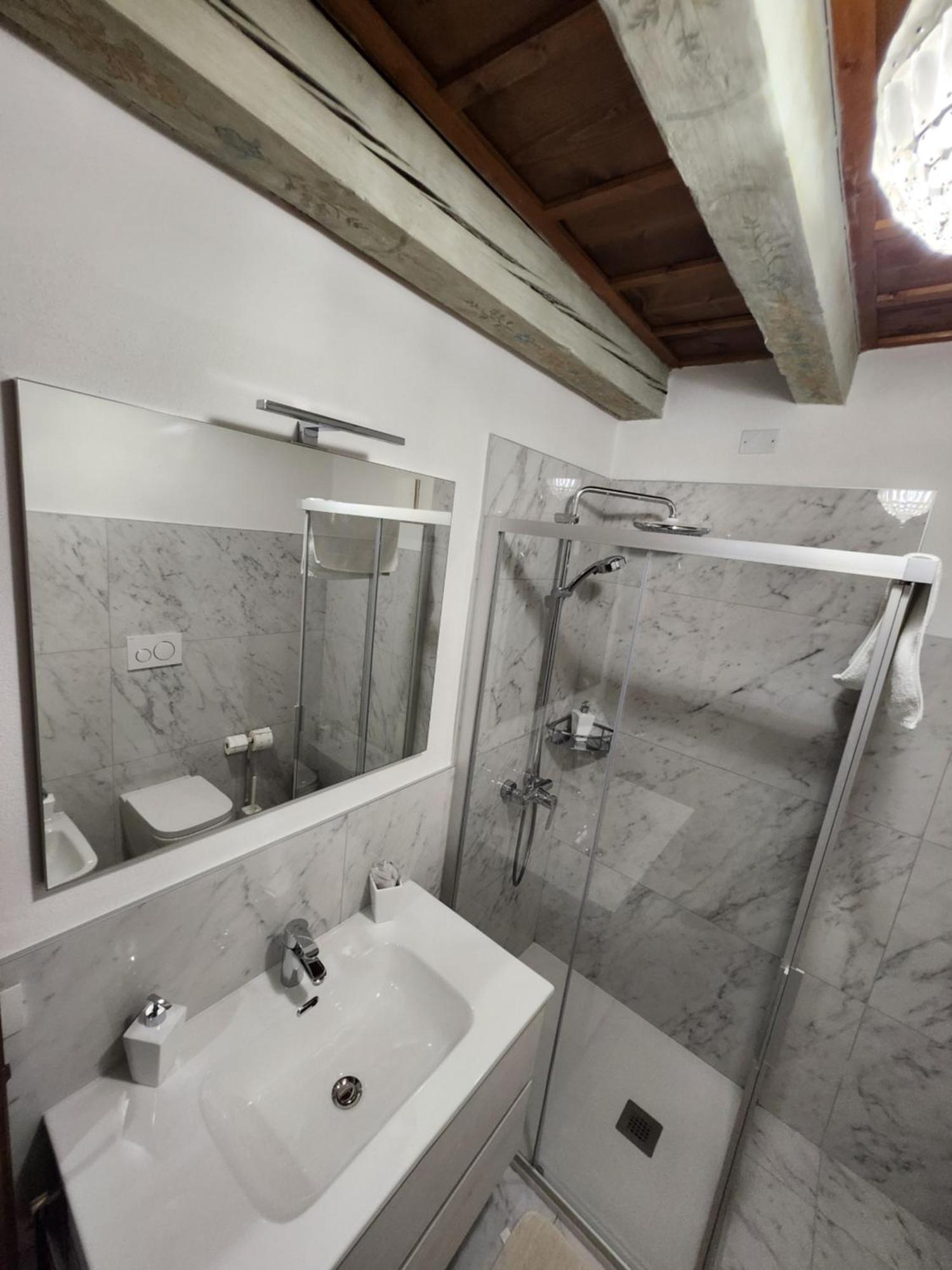 Apartamento Juliets Bed Art